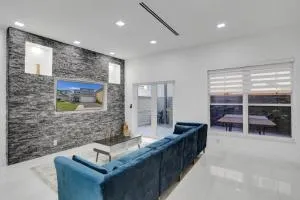 4 BR Designer Home Next to Shul and Community Pool villa - Davie