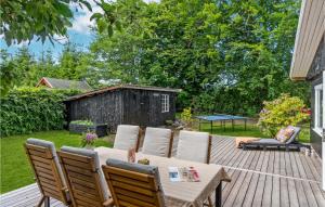 Beautiful Home In Fredensborg With Wifi
