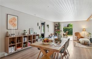 Beautiful Home In Fredensborg With Wifi
