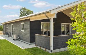 Gorgeous Home In Vig With Kitchen