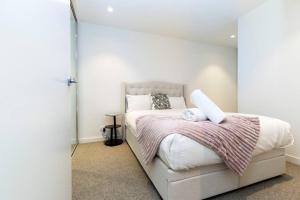 Southbank 2 Bedroom Apartment with Free parking