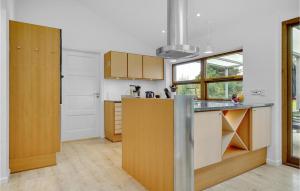 3 Bedroom Cozy Home In Bogø By