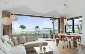 2 Bedroom Cozy Apartment In Kerteminde