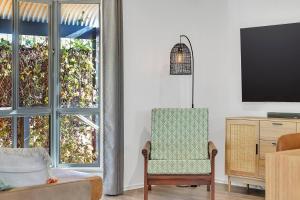 Port Parade - Poolside BBQs and Modern Beach Living