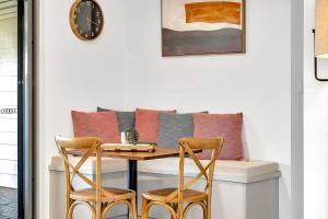 Port Parade - Poolside BBQs and Modern Beach Living