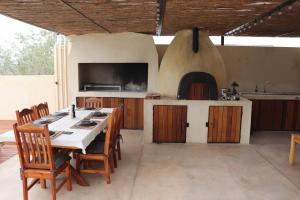 du Repos (Lovely & Relaxing 2-Bedroom Unit with Patio)