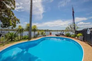Ludford Lakefront & Beachside Retreat for Groups - Blacksmiths