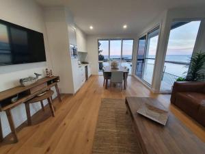 Wake up to the ocean at LegaSea