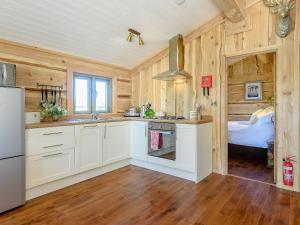 Kingfisher Cabin