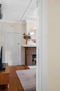 Albert Park Art Deco Gem Sleeps 5 Bevan 4