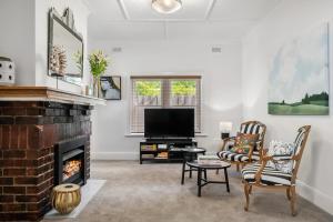 Two Terrific Albert Park Apartments