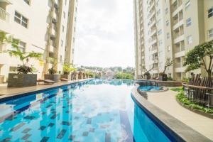 Homey Furnished 2BR Apartment at Parahyangan Residence By Travelio
