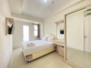 Homey Furnished 2BR Apartment at Parahyangan Residence By Travelio