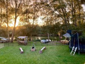 Blue Haven Gypsy Paradise - 3 bedroom cosy waterfront cottage on Central Coast