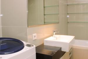 Big and Cozy Studio at Azalea Suites Apartment By Travelio