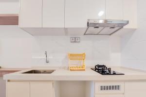 Comfy Studio Room at 31st Floor Sky House BSD Apartment By Travelio