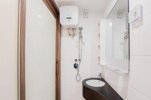 Comfy Studio Room at 31st Floor Sky House BSD Apartment By Travelio