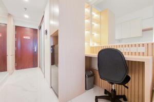 Comfy Studio Room at 31st Floor Sky House BSD Apartment By Travelio