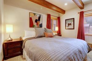 PG305 Peregrine condo