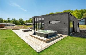 3 Bedroom Nice Home In Sjølund