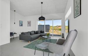 3 Bedroom Nice Home In Sjølund