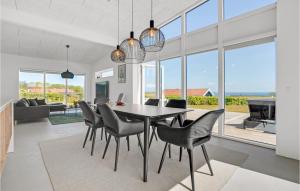 3 Bedroom Nice Home In Sjølund