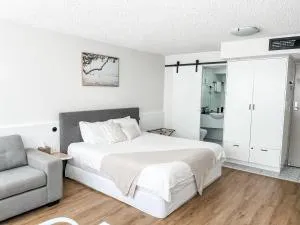 Coastal Calm Studio - A Private Studio with a Personal Touch - ماركولا