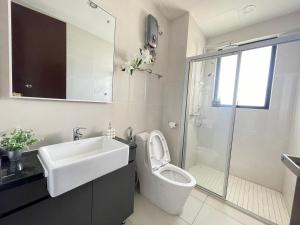 SeaView Danga Bay Gateway Relax with Fee Parking for 8-10 Guest
