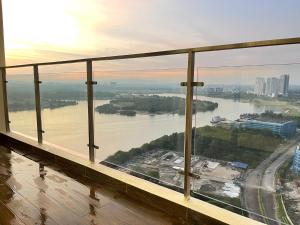 SeaView Danga Bay Gateway Relax with Fee Parking for 8-10 Guest