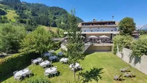 Gasthof Auwirt in Aurach - 基茨比厄尔附近奥拉赫