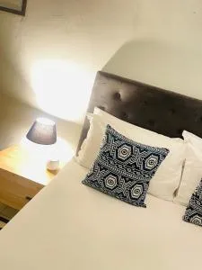 Private Grey Pelican at Home - Arboretum