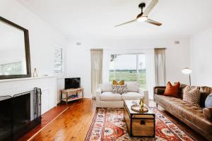Burrundulla Farmhouse - Tranquil Country Allure