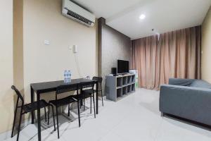 Stunning and Spacious 2BR Brooklyn Alam Sutera Apartment By Travelio