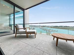 Nautilus View - Luxury Marina Getaway