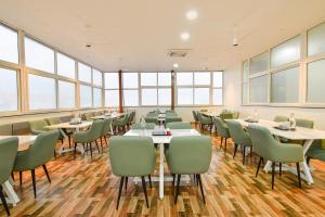 FabHotel Prime Srishoin - Nr TCS Deccan Park, Hitech City