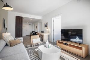 Rincon Hiill 1BR w Gym Rooftop Solarium nr SVB SFO-205