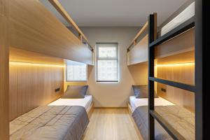 Newly Renovated 2BR Apt and Direct Mall Access