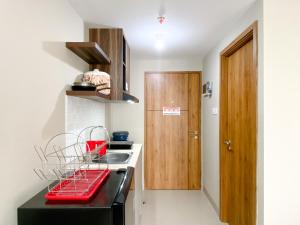 Cozy Stay Studio Apartment at Gateway Park LRT City Jatibening By Travelio