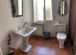 Spacious Penthouse with Large Terrace in Malasaña