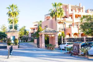 Stunning 3BR in Hacienda Del Sol Beach & Pool