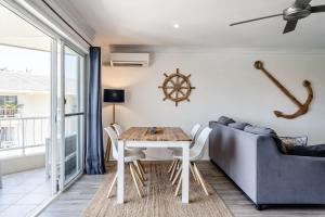 Surfers Paradise Riverfront Apartment