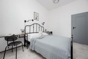 Wyjątkowy Apartament z Uroczym Ogródkiem oraz Parkingiem by Noclegi Renters