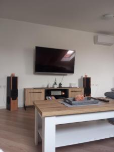 Deniro Apartment