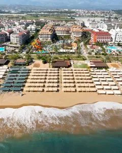 Royal Dragon Hotel - Side