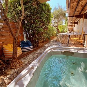 Chambre d'hôte Cigale jacuzzi et jardin privé