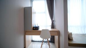Simple and Cozy Studio at Benson Supermall Mansion Apartment By Travelio