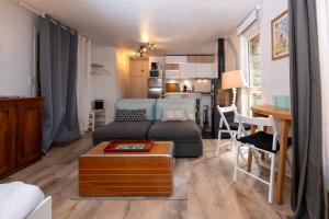 Le rivage bord de mer parking wifi