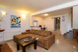 Holiday Home Stone Oasis