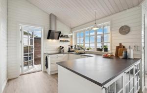 3 Bedroom Stunning Home In Hejls