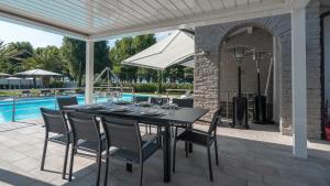 Villa Sirmione Front Lake